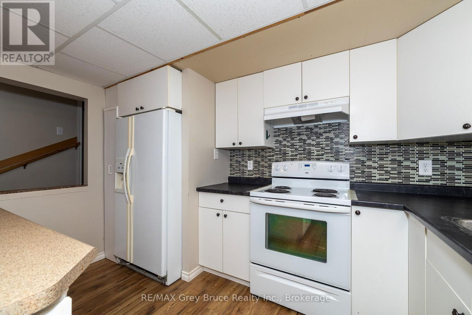 283 6 CORNERS Image 11