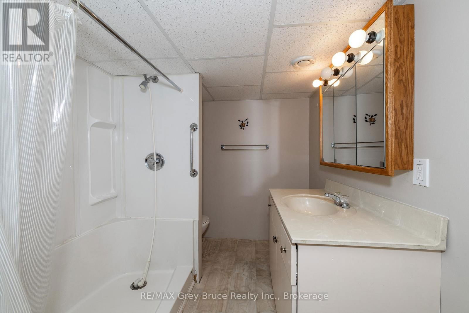 283 6 CORNERS Image 12