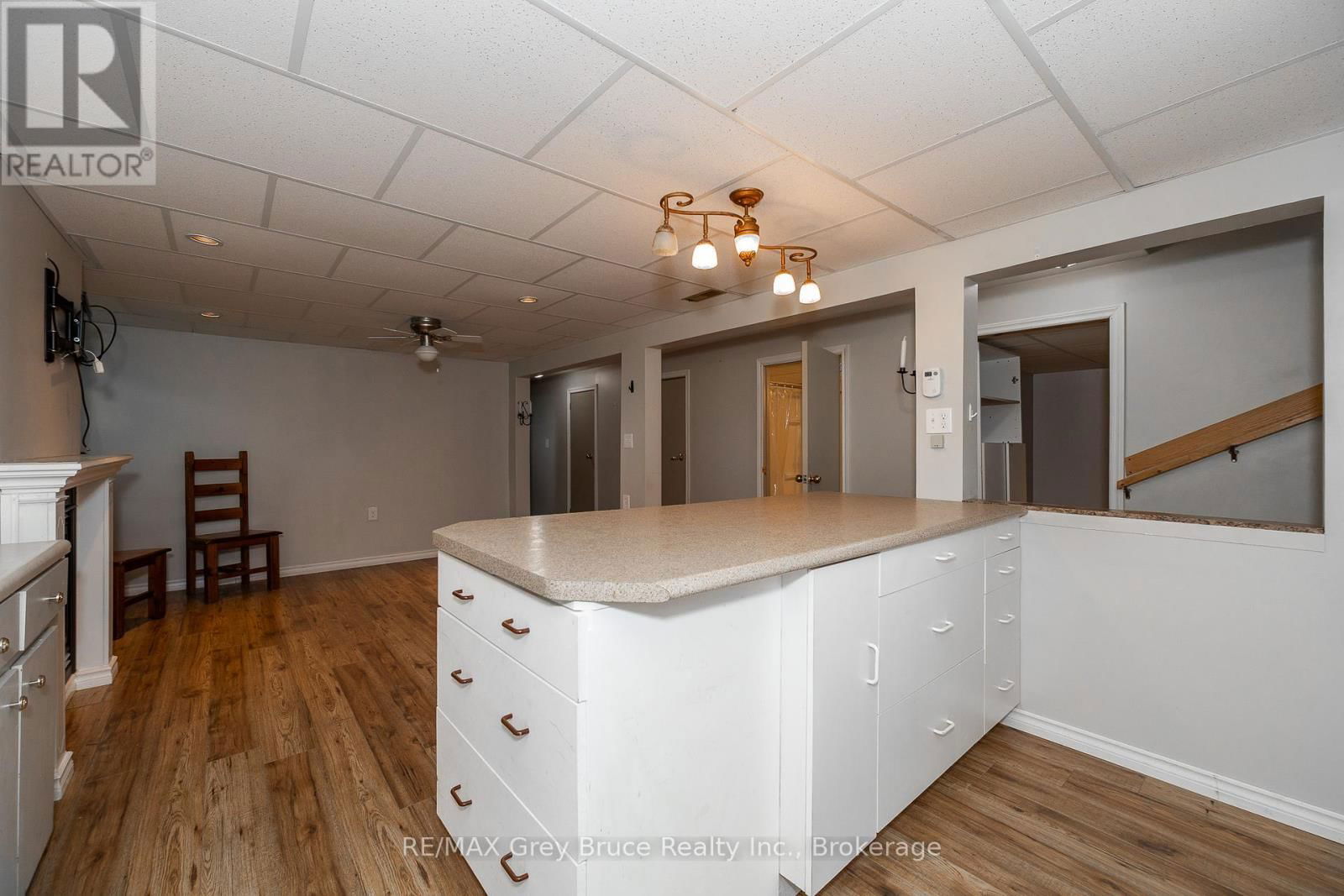 283 6 CORNERS Image 13