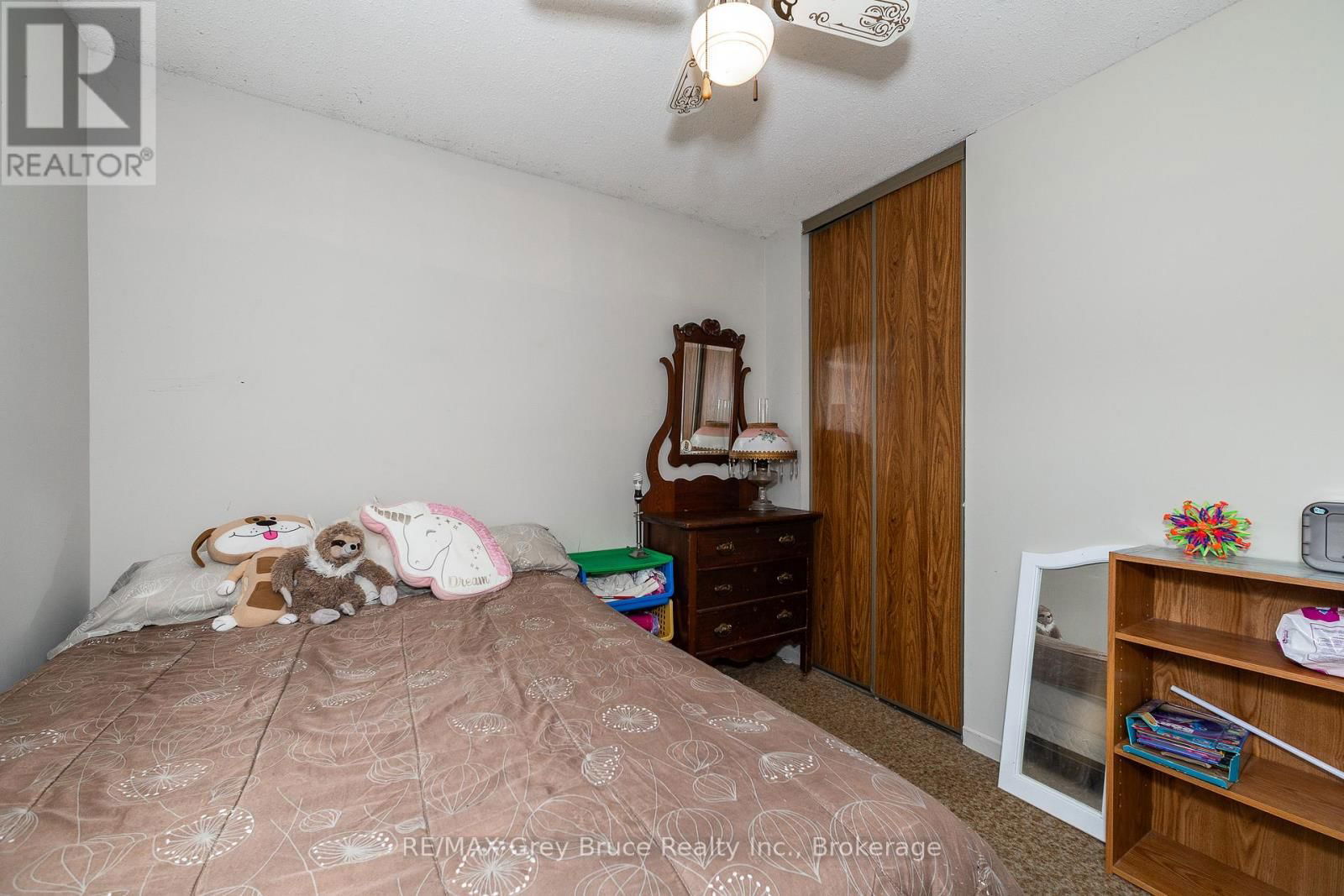 283 6 CORNERS Image 18