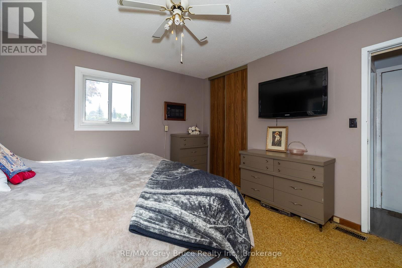 283 6 CORNERS Image 21