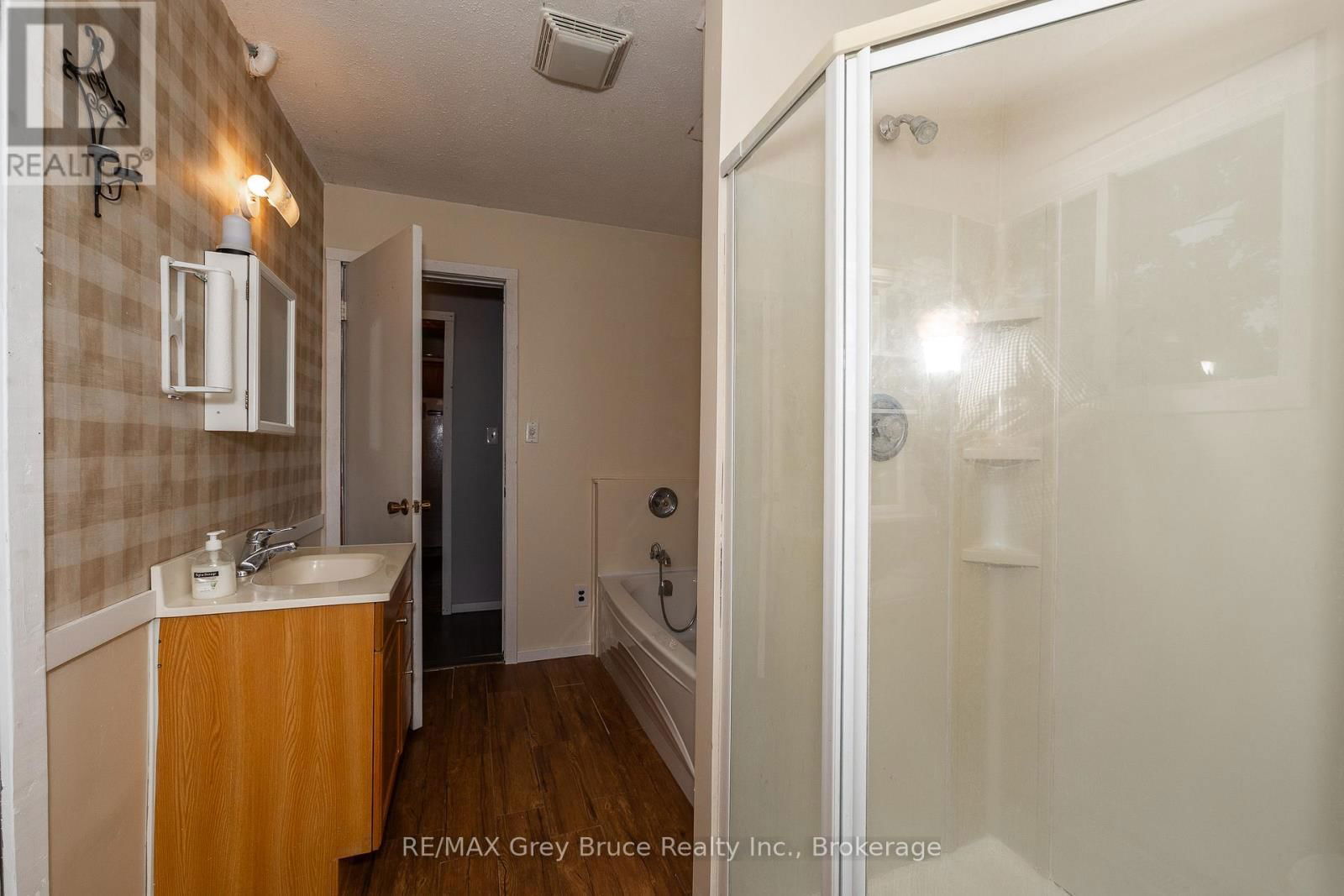 283 6 CORNERS Image 23
