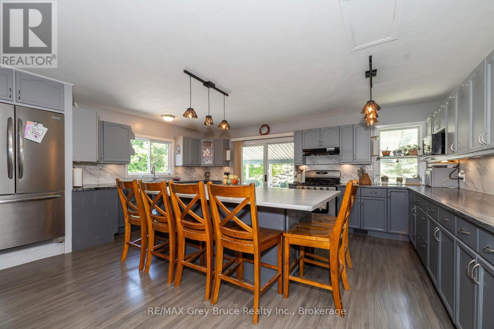 283 6 CORNERS Image 33