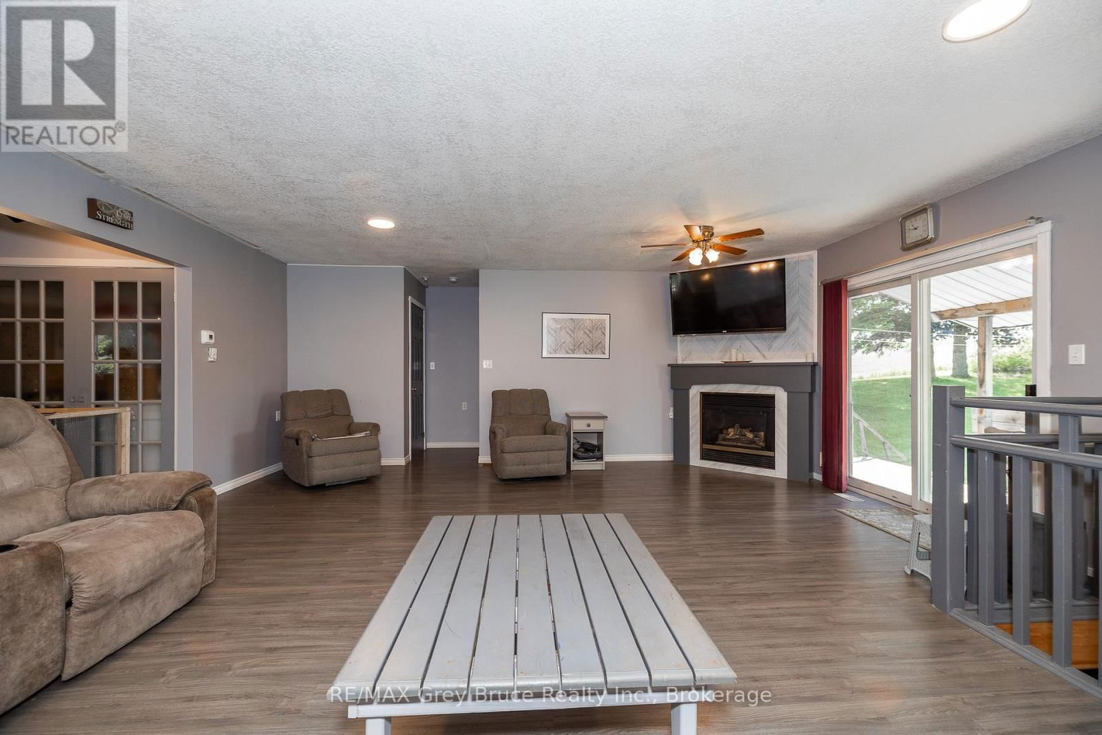 283 6 CORNERS Image 35
