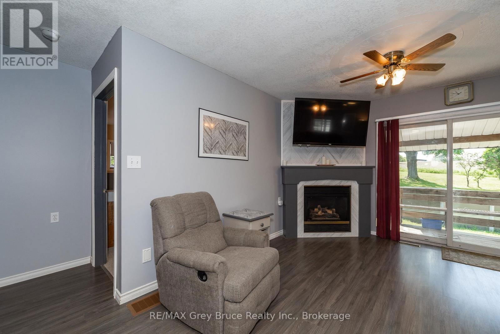 283 6 CORNERS Image 36