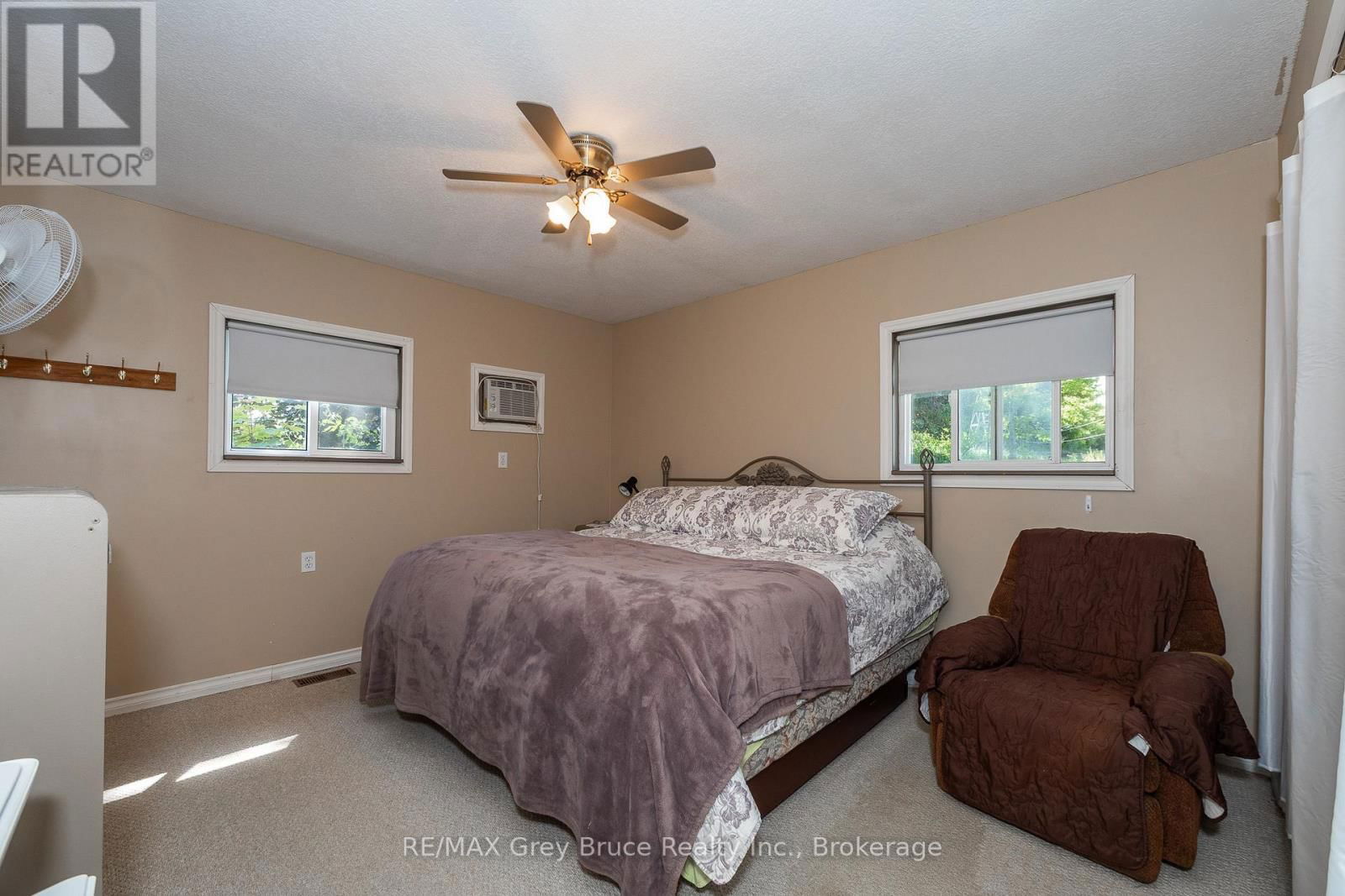 283 6 CORNERS Image 37