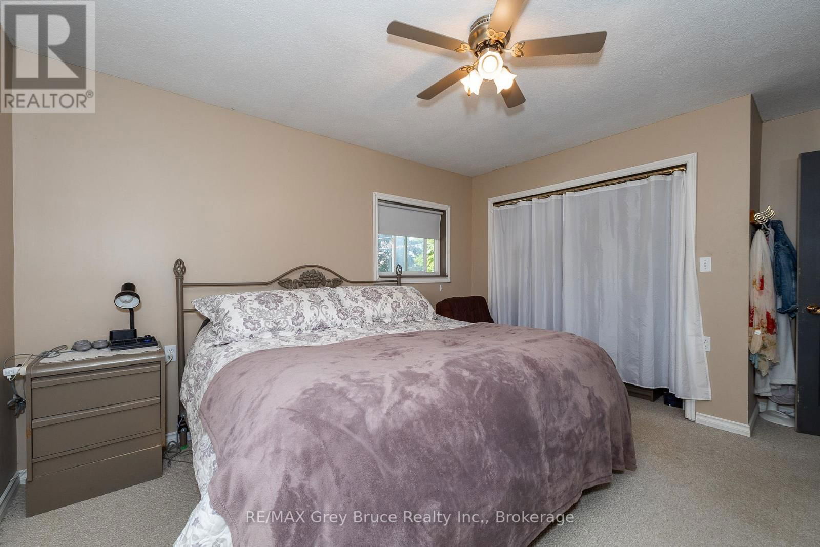 283 6 CORNERS Image 38