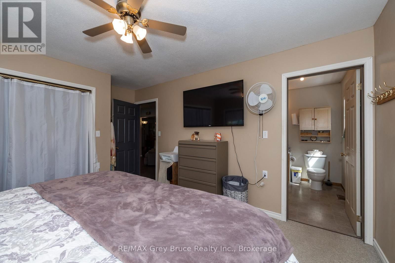 283 6 CORNERS Image 39