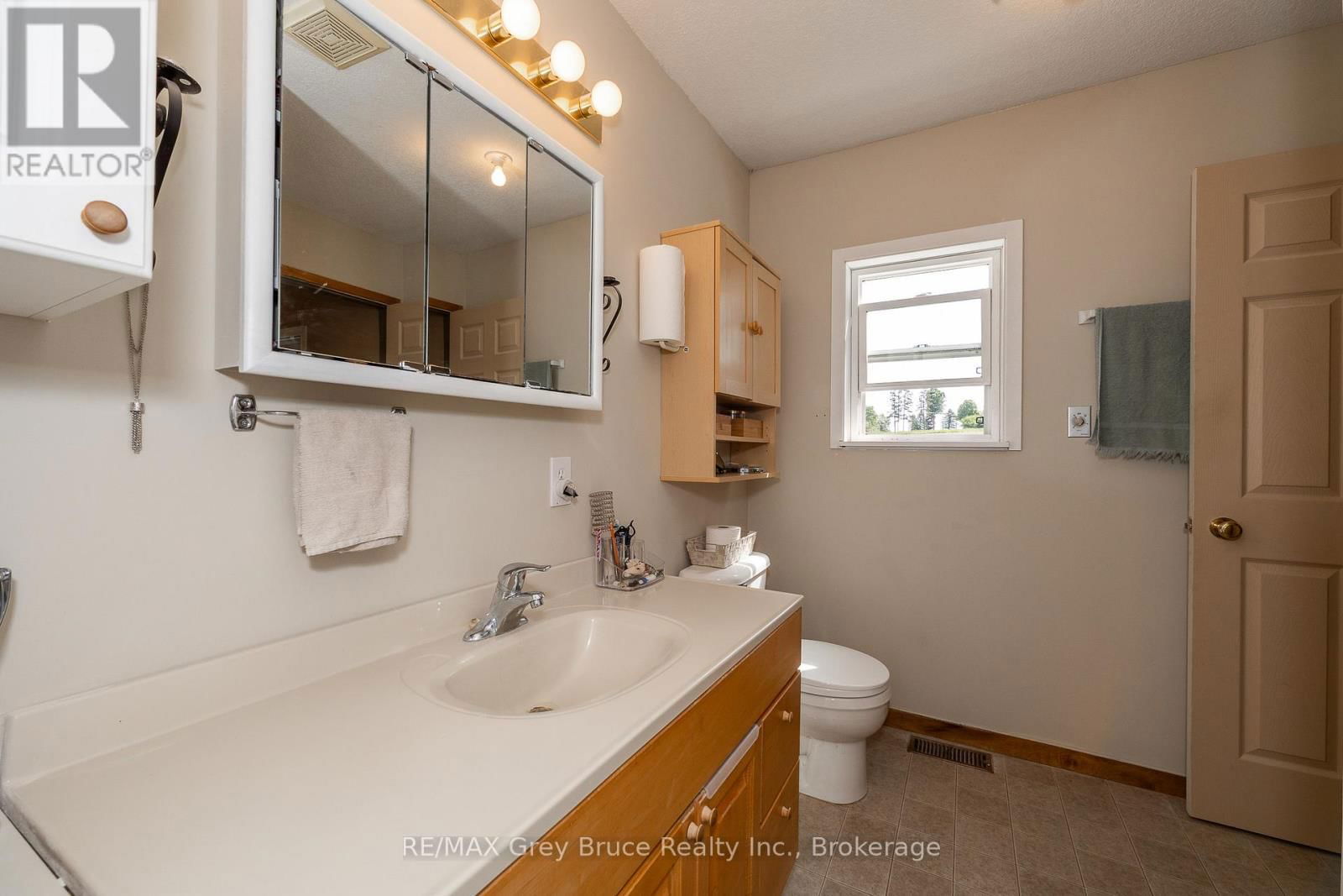 283 6 CORNERS Image 43