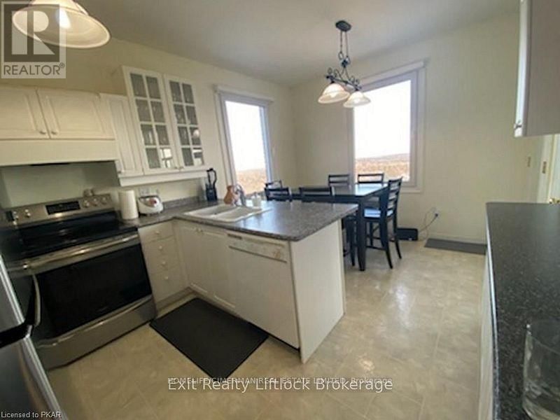 1055 BAKER STREET Image 10