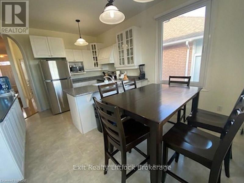 1055 BAKER STREET Image 11