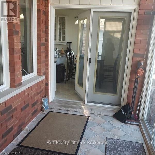 1055 BAKER STREET Image 12