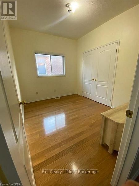1055 BAKER STREET Image 17