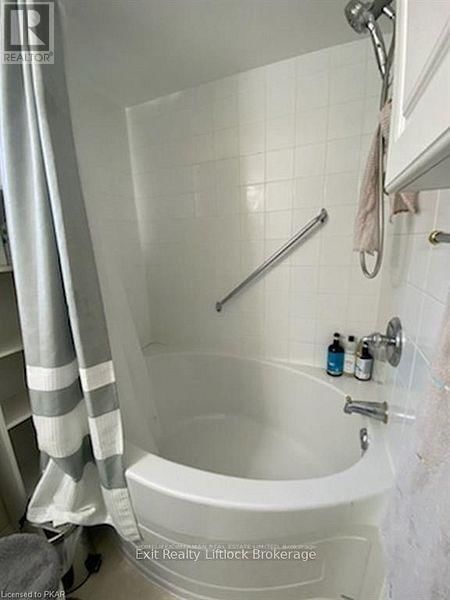 1055 BAKER STREET Image 19