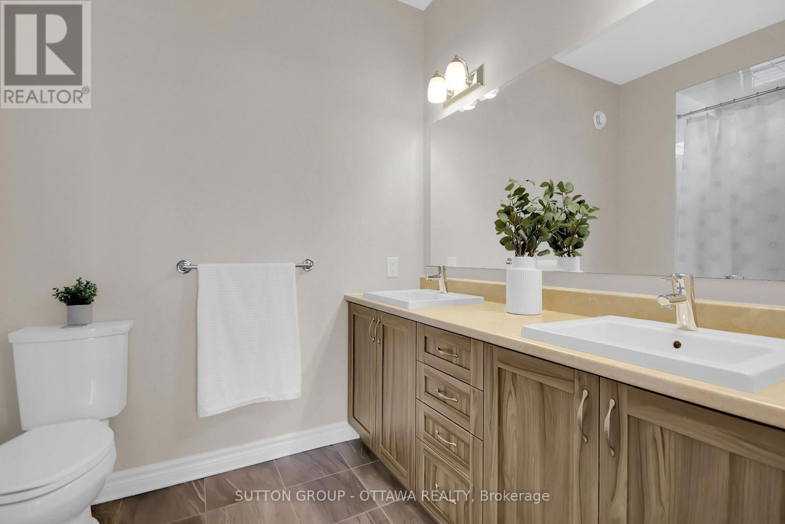 809 CARNELIAN CRESCENT Image 29