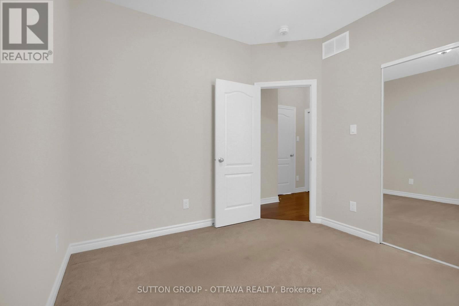 809 CARNELIAN CRESCENT Image 35