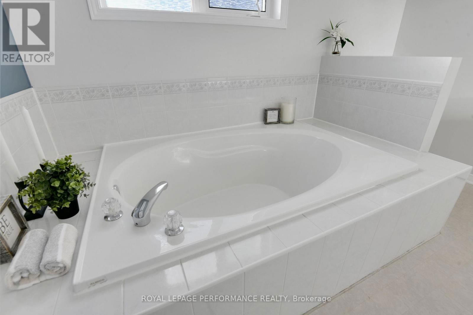 1896 NORTHLANDS DRIVE Image 19