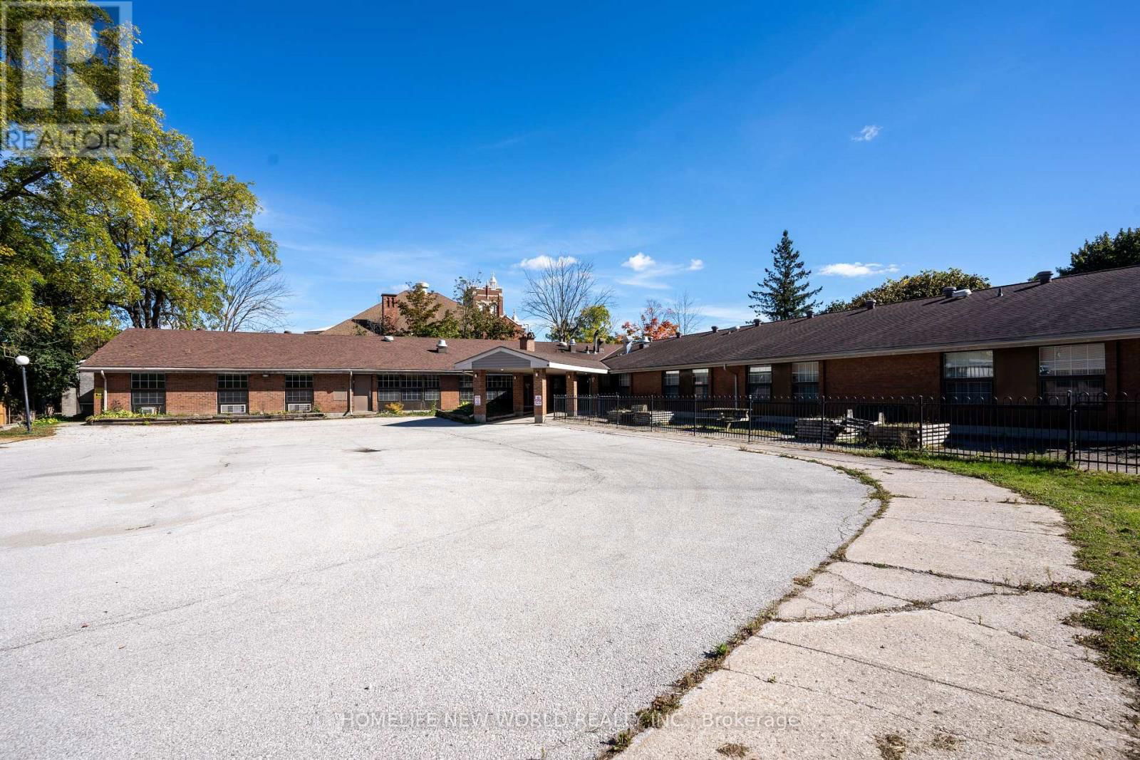 1029 4TH AVENUE WEST Image 2