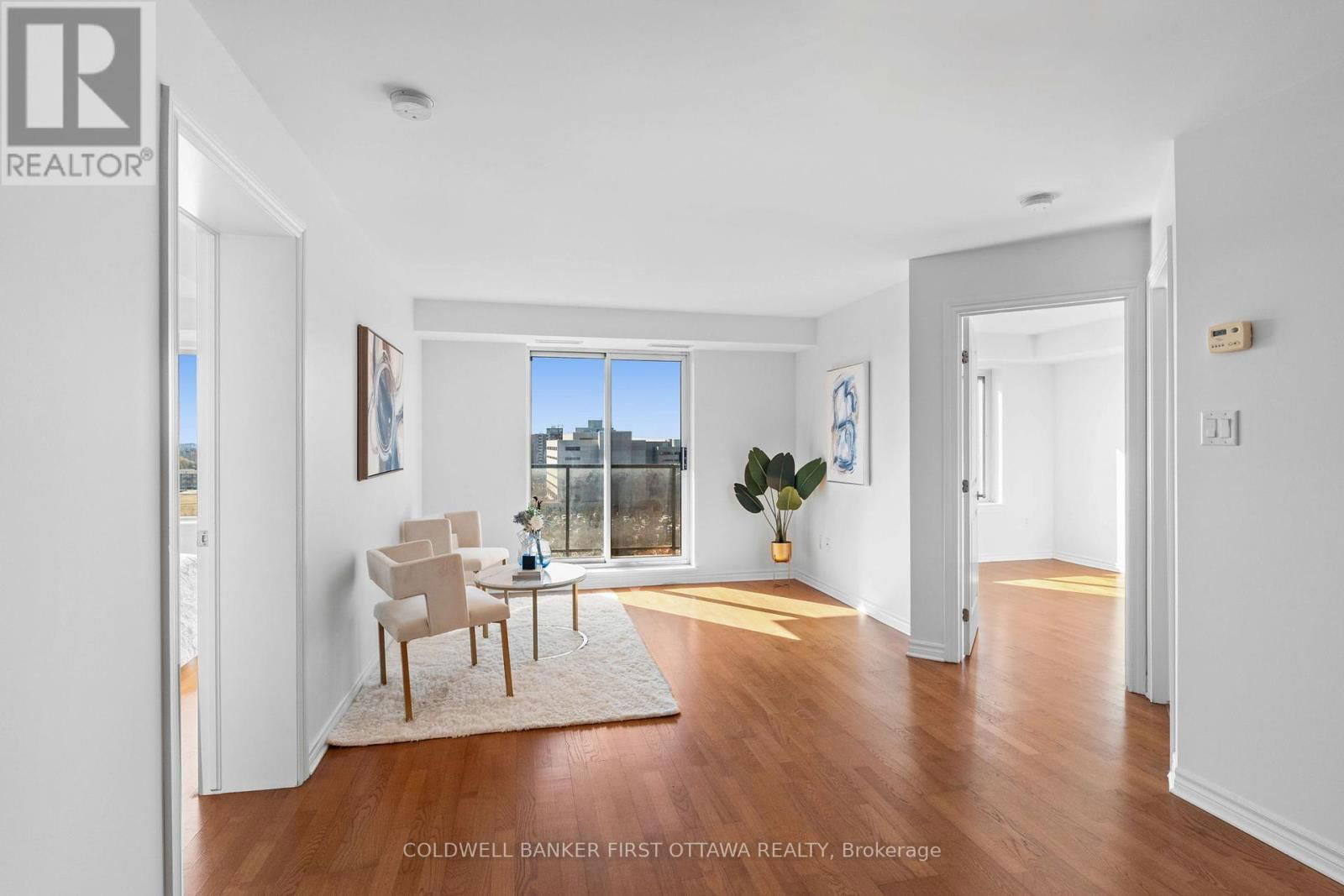 912 - 314 CENTRAL PARK DRIVE Image 12