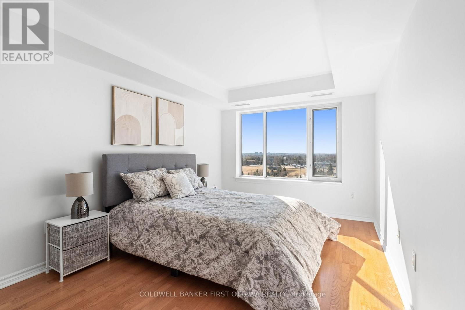 912 - 314 CENTRAL PARK DRIVE Image 14