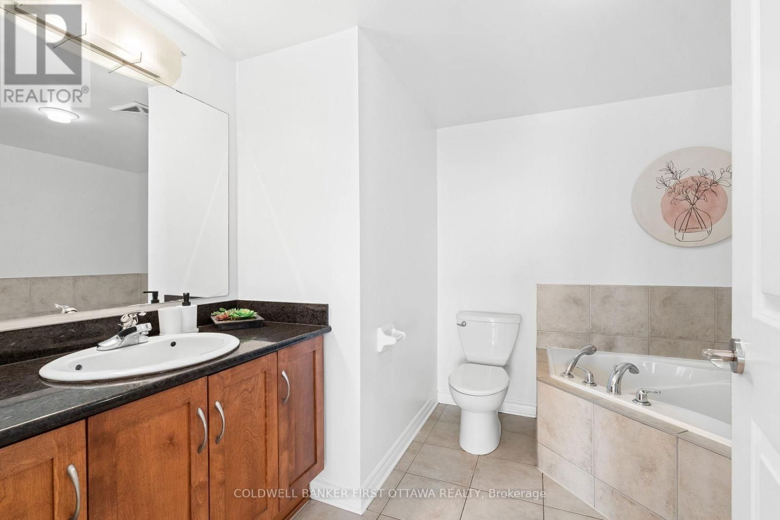912 - 314 CENTRAL PARK DRIVE Image 15