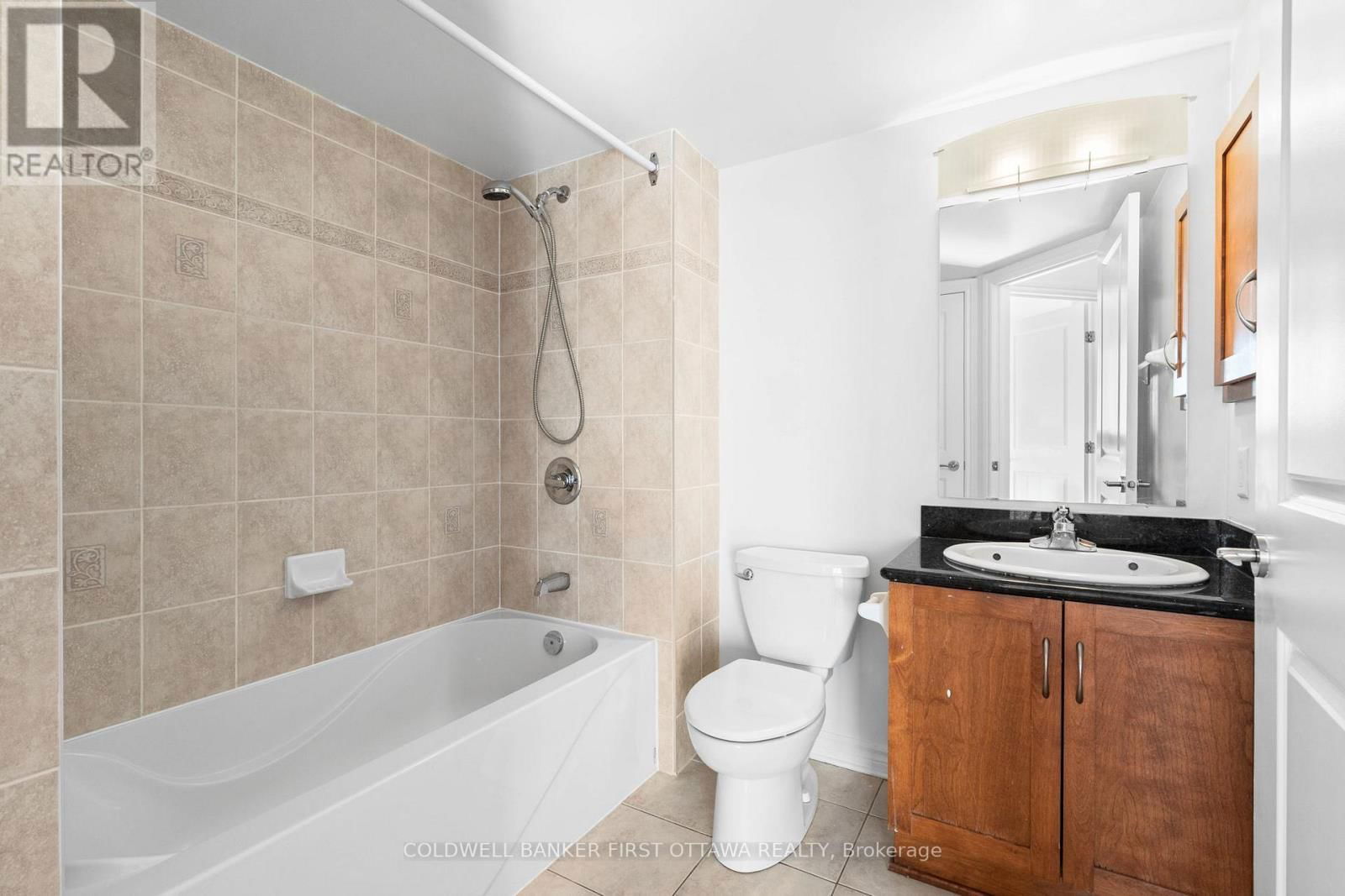 912 - 314 CENTRAL PARK DRIVE Image 17