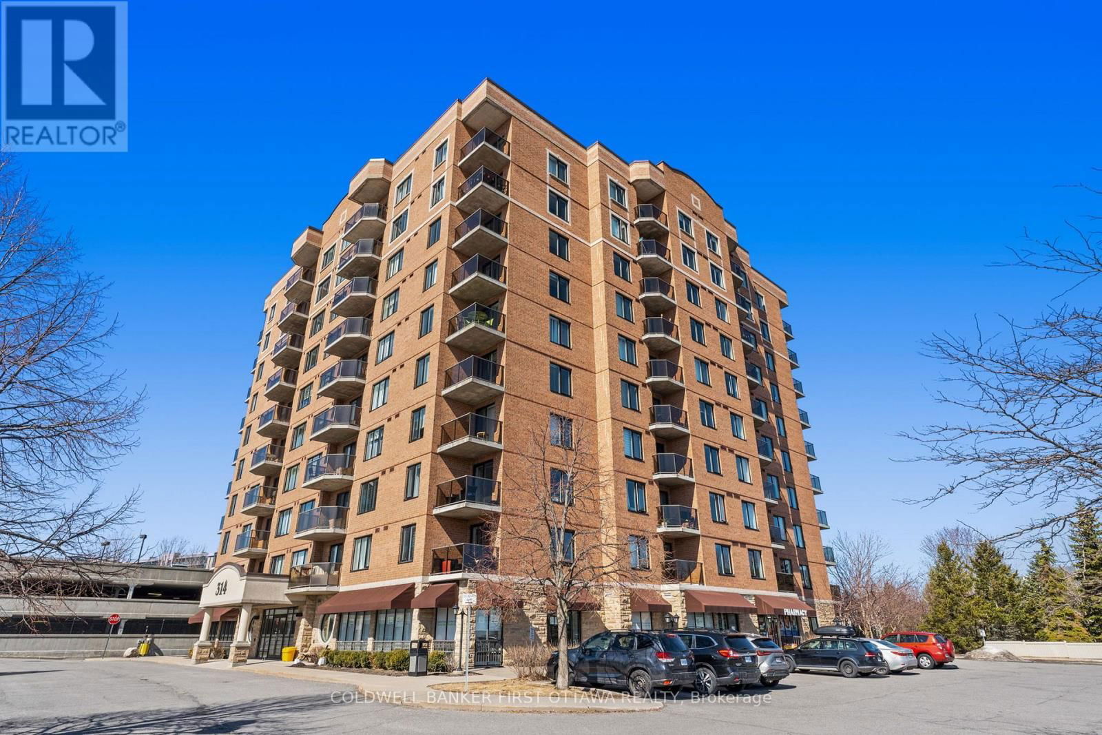 912 - 314 CENTRAL PARK DRIVE Image 2