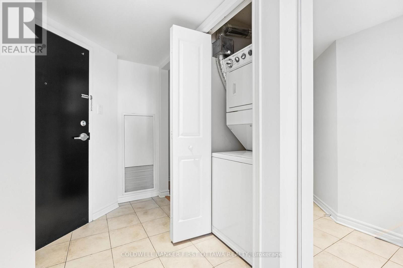 912 - 314 CENTRAL PARK DRIVE Image 22