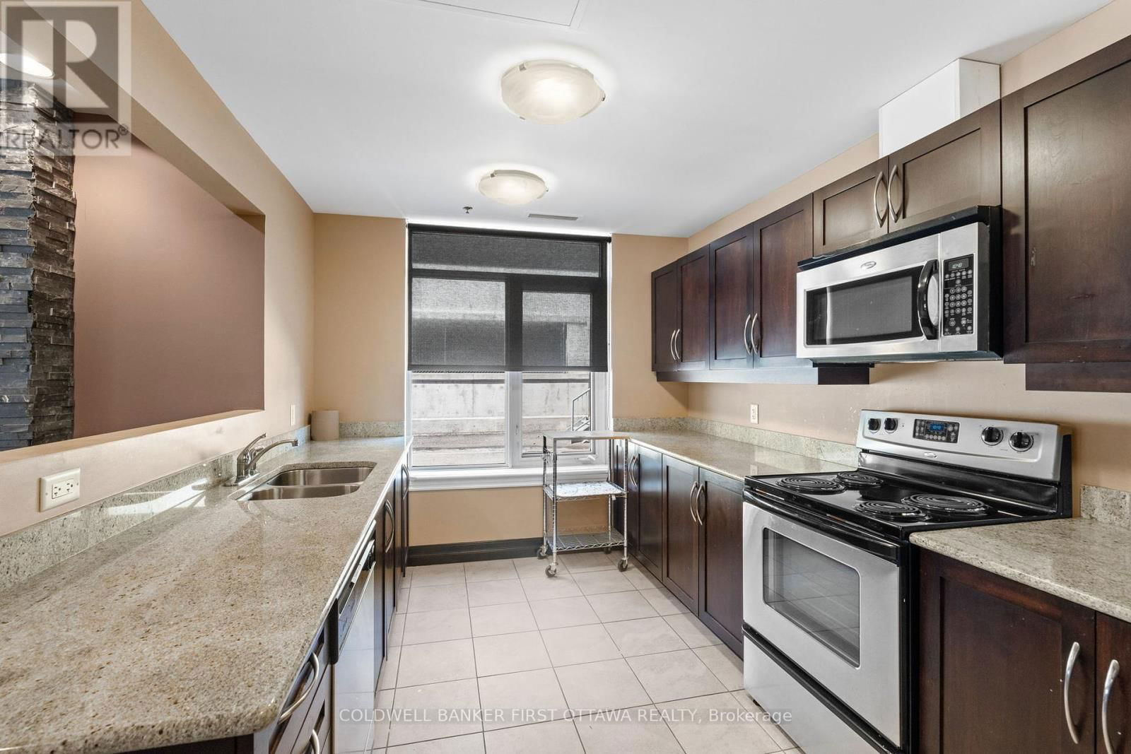 912 - 314 CENTRAL PARK DRIVE Image 27