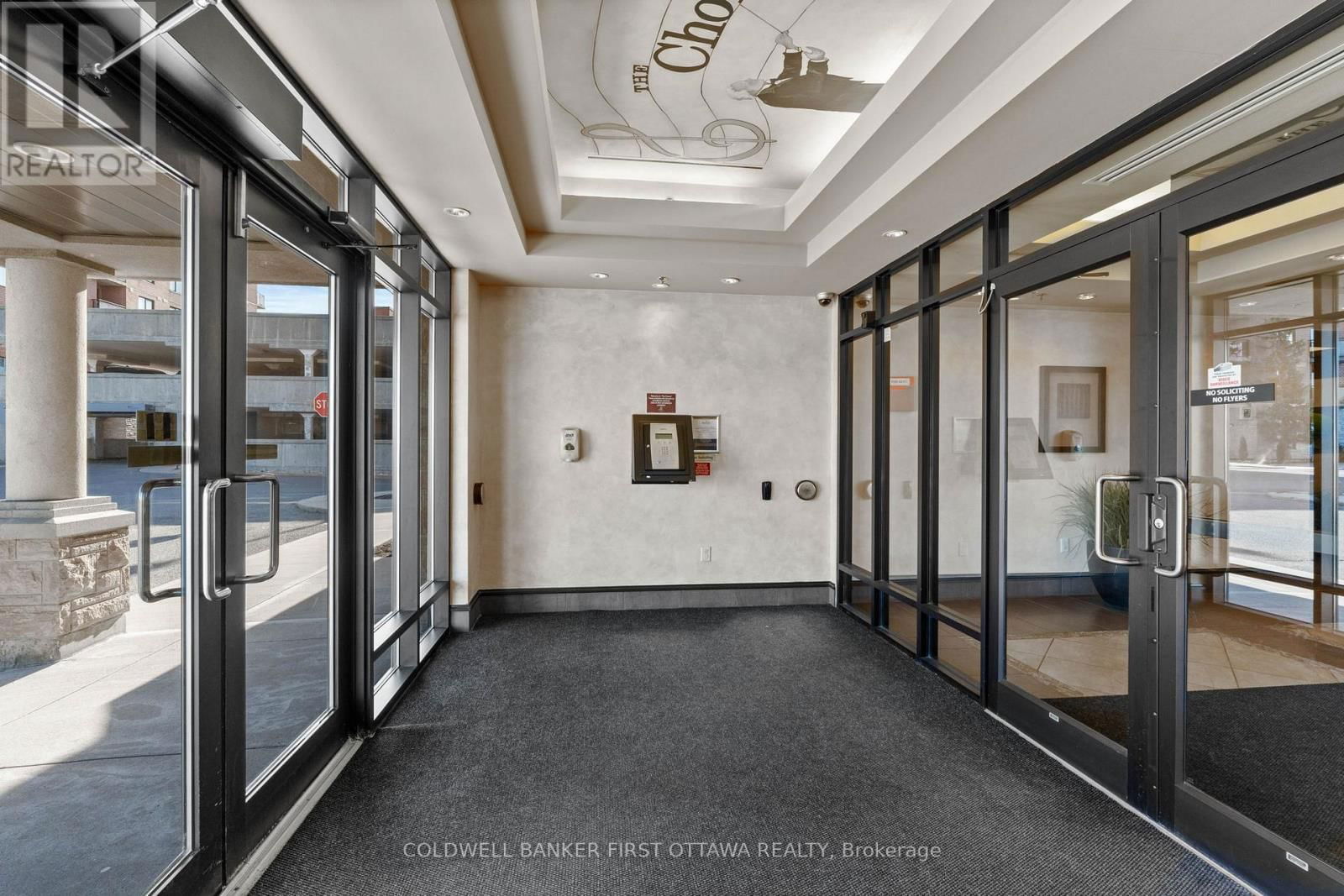 912 - 314 CENTRAL PARK DRIVE Image 3
