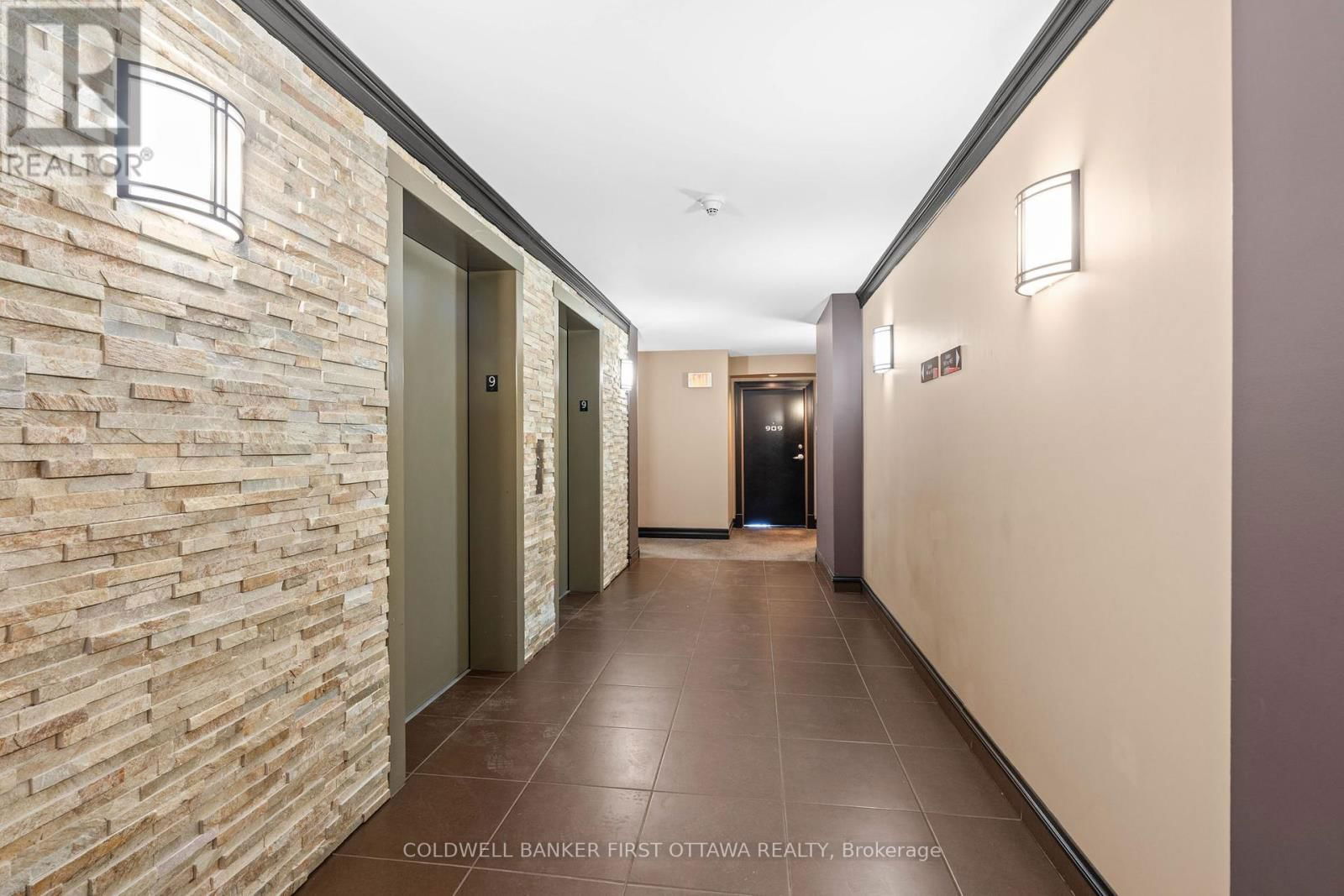 912 - 314 CENTRAL PARK DRIVE Image 6