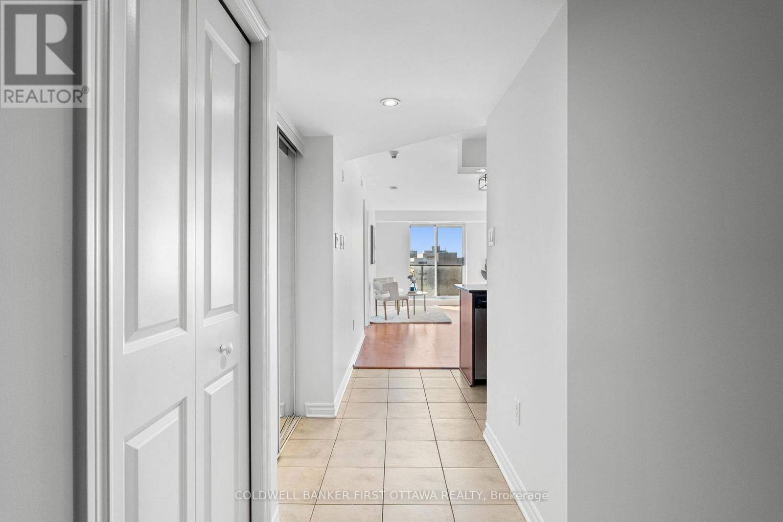 912 - 314 CENTRAL PARK DRIVE Image 7