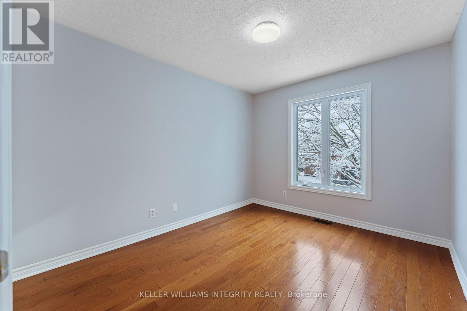58 SHEPPARD'S GLEN AVENUE Image 24