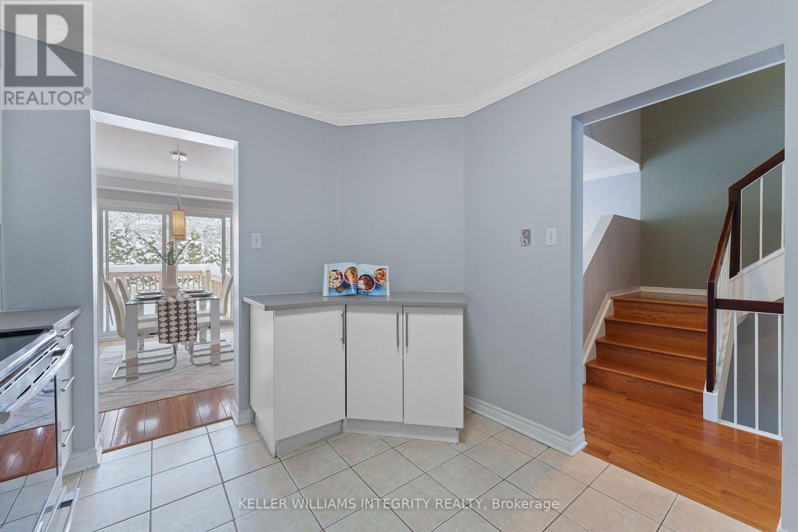 58 SHEPPARD'S GLEN AVENUE Image 8
