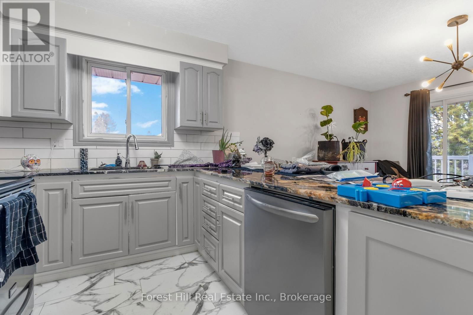 35 SHAFTSBURY DRIVE Image 13