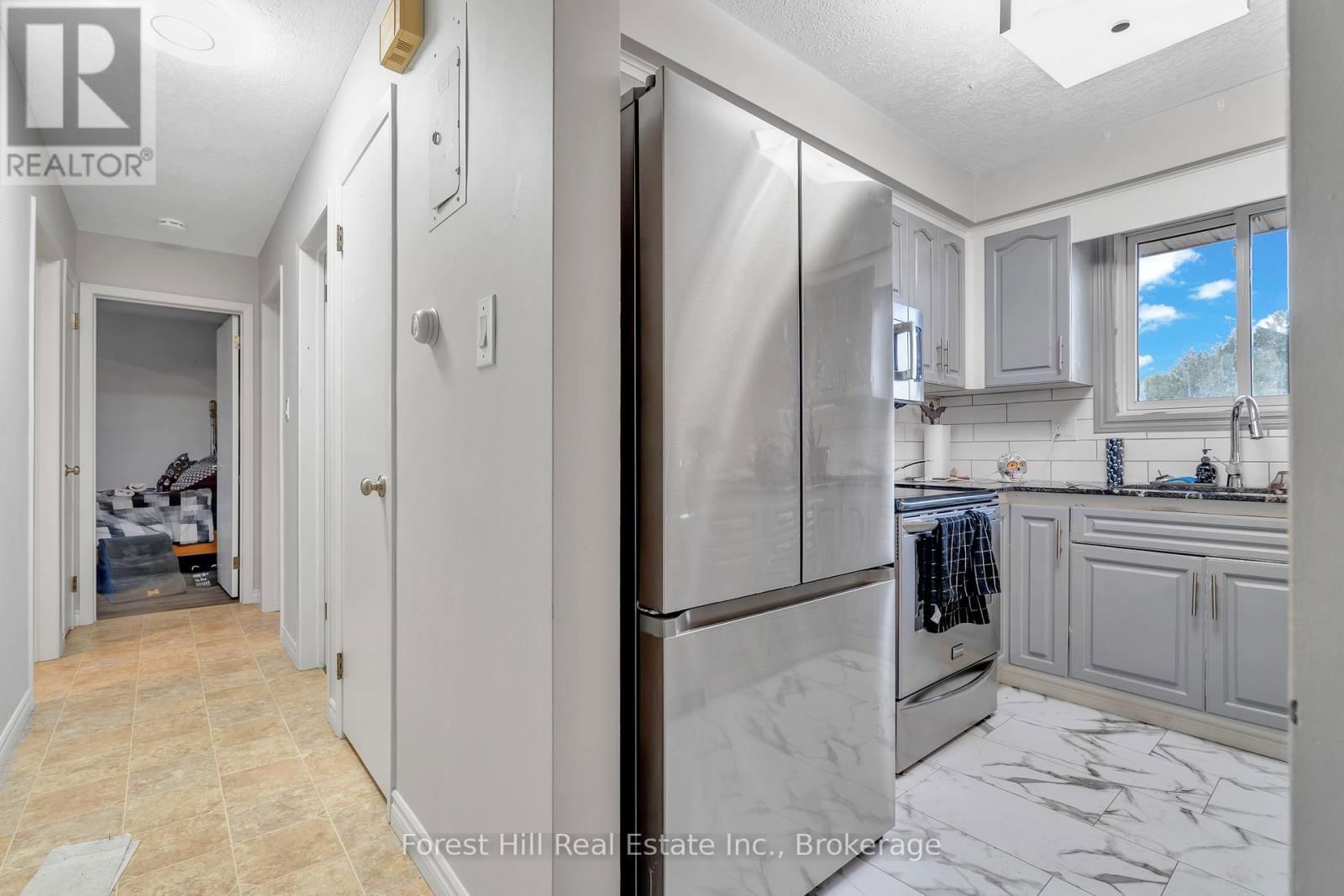 35 SHAFTSBURY DRIVE Image 15