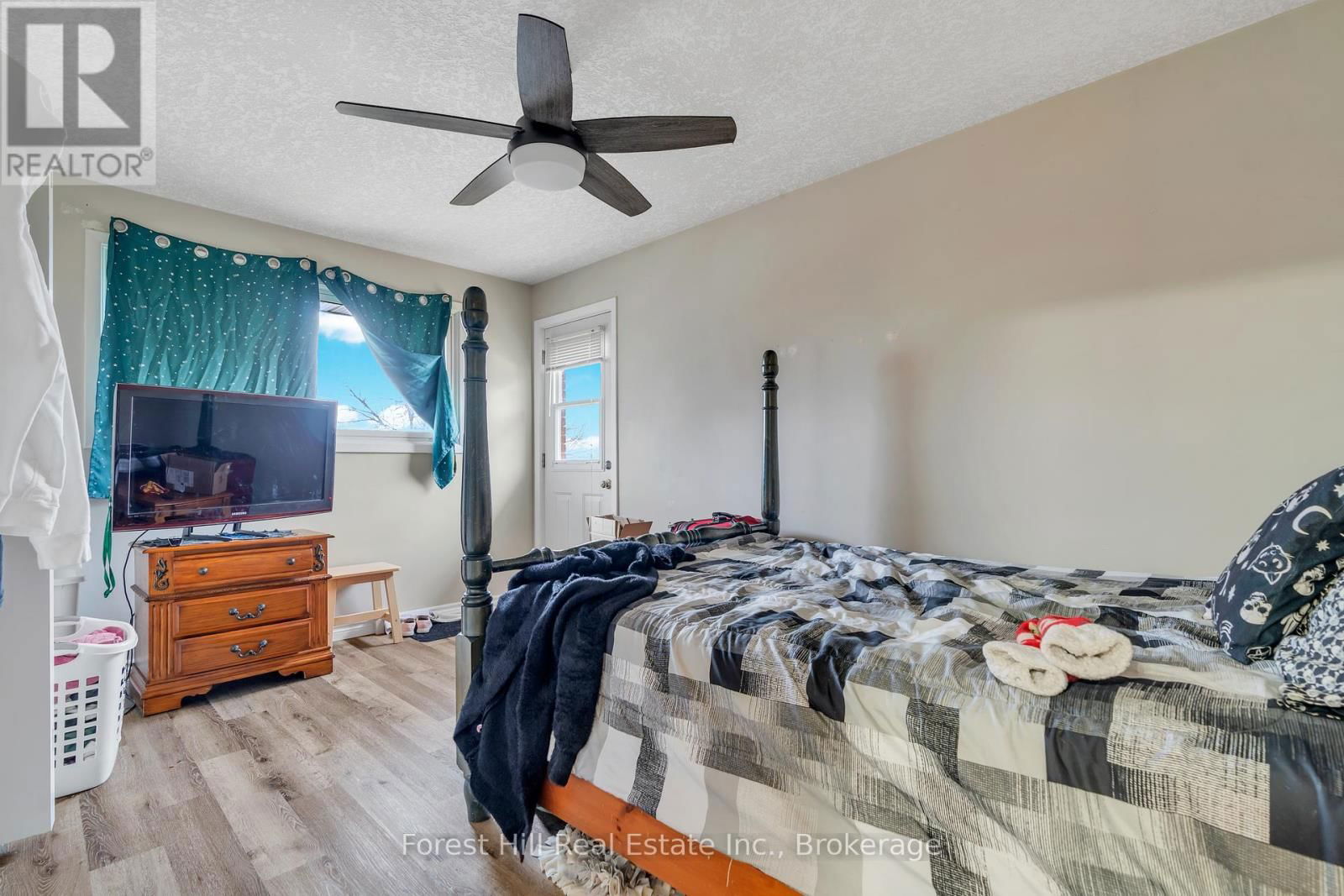 35 SHAFTSBURY DRIVE Image 17