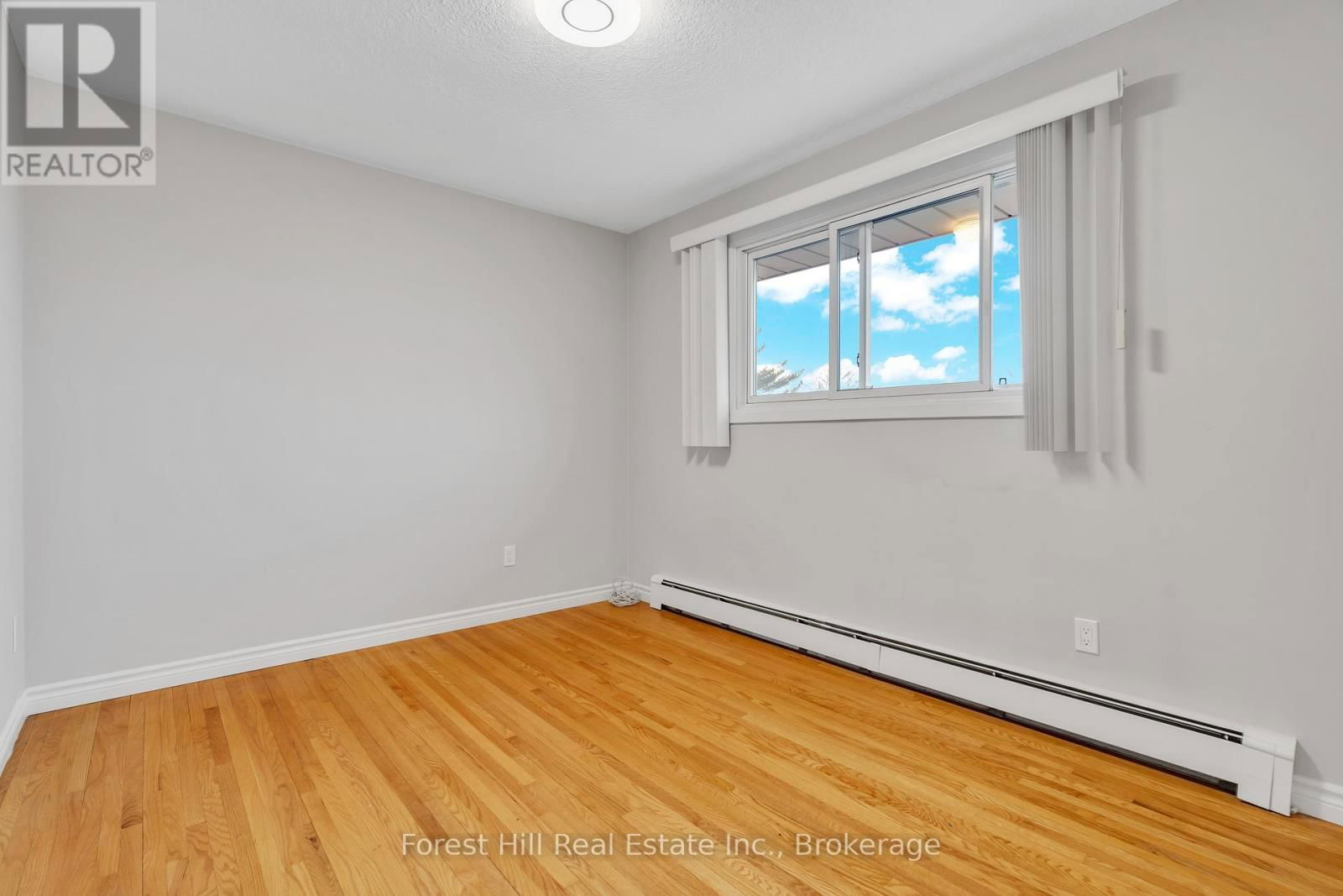 35 SHAFTSBURY DRIVE Image 18
