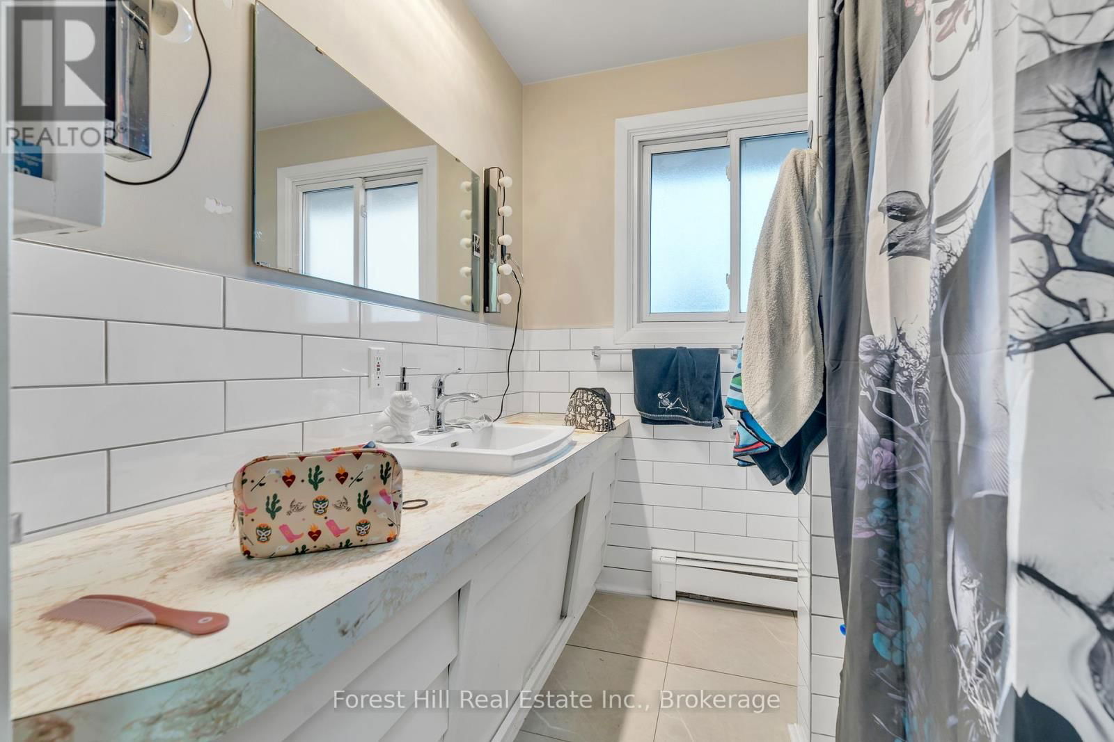 35 SHAFTSBURY DRIVE Image 19