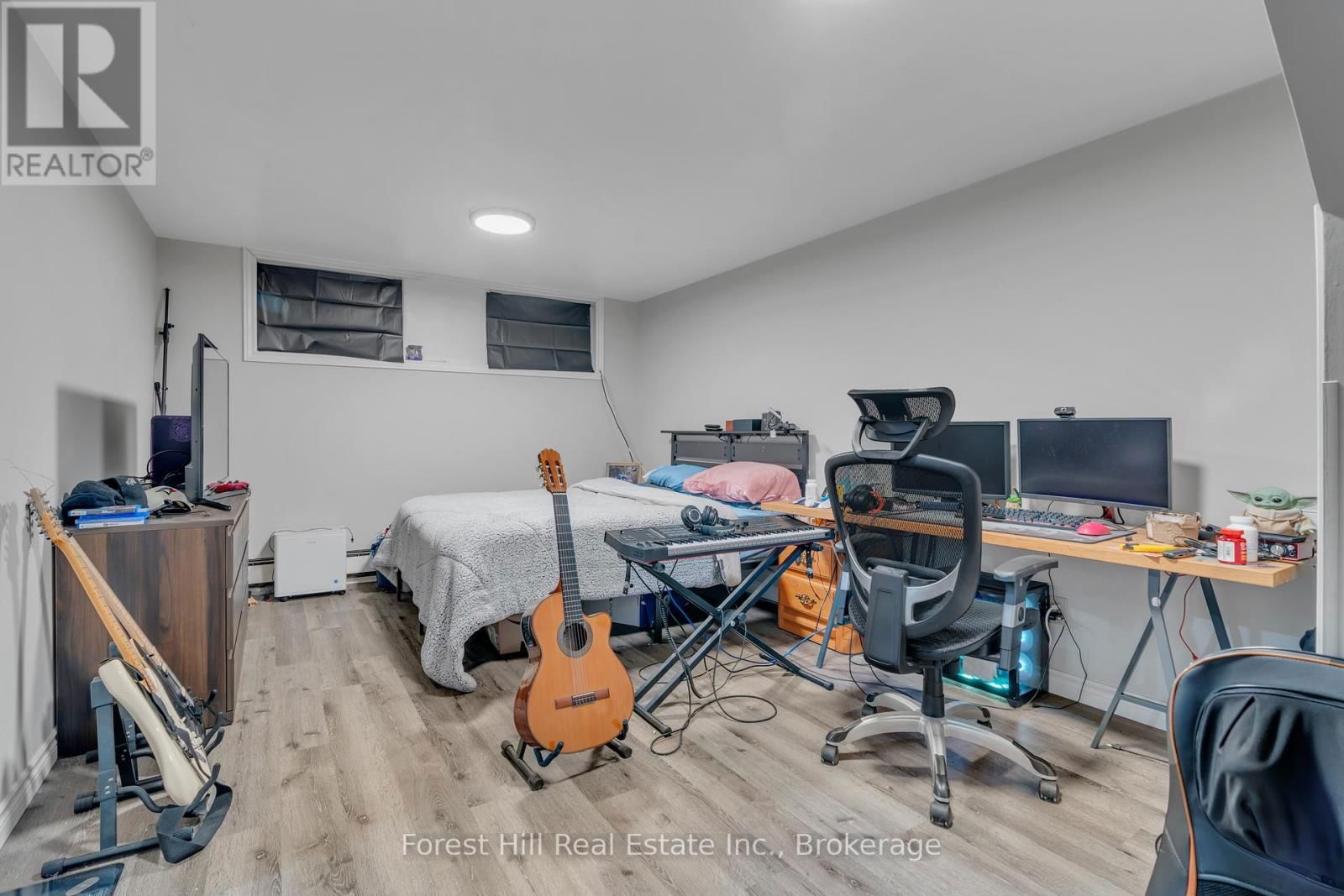 35 SHAFTSBURY DRIVE Image 20
