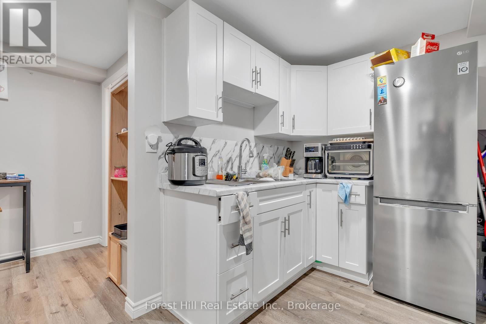 35 SHAFTSBURY DRIVE Image 24