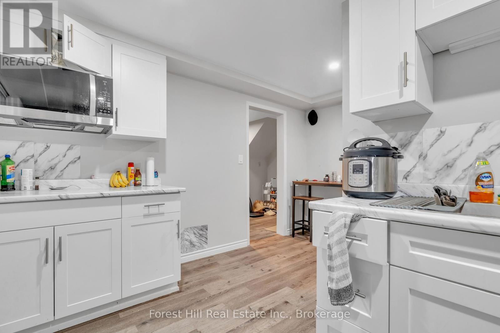 35 SHAFTSBURY DRIVE Image 25