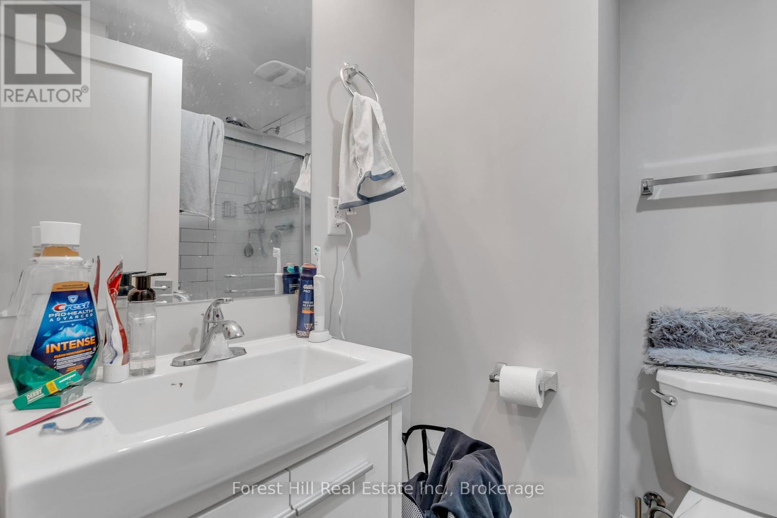 35 SHAFTSBURY DRIVE Image 26