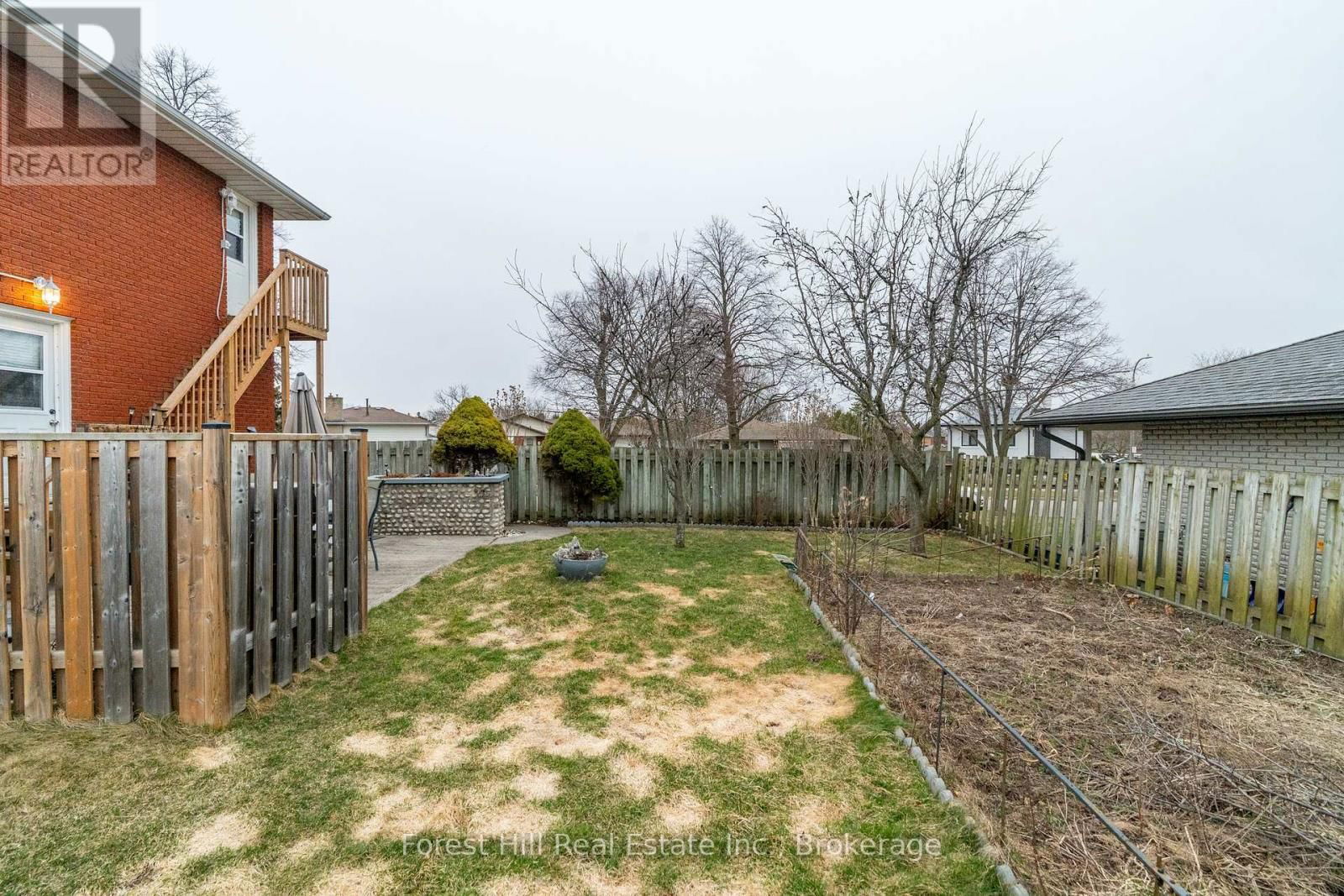 35 SHAFTSBURY DRIVE Image 32