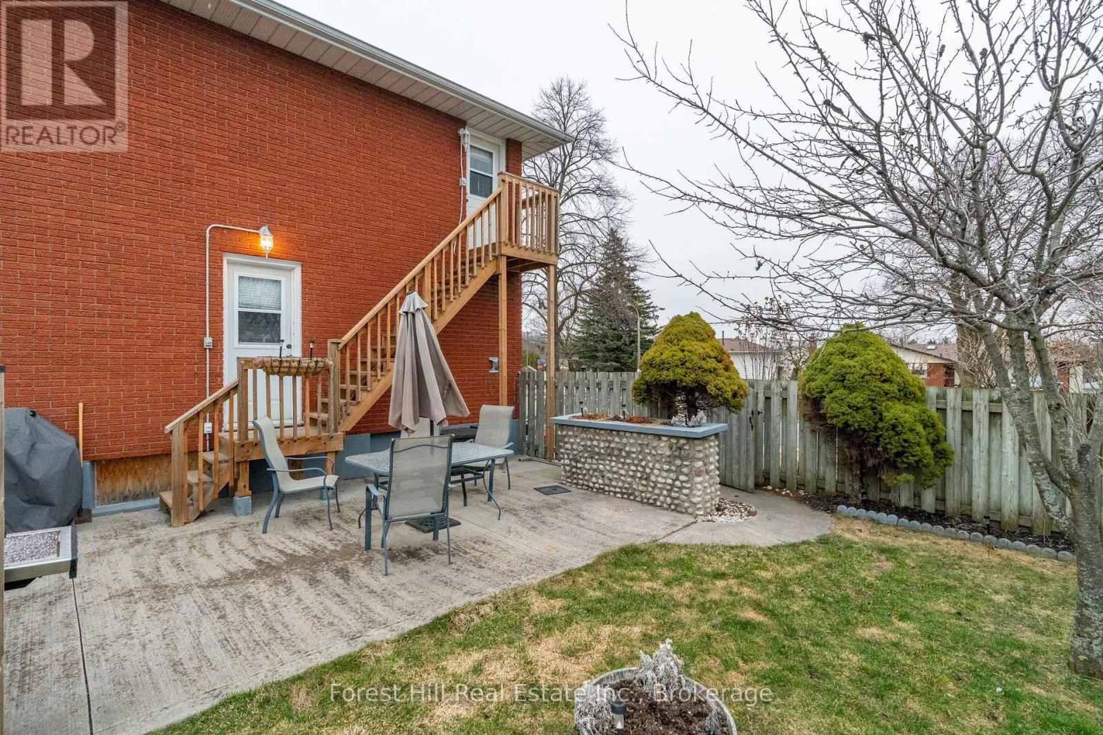 35 SHAFTSBURY DRIVE Image 33