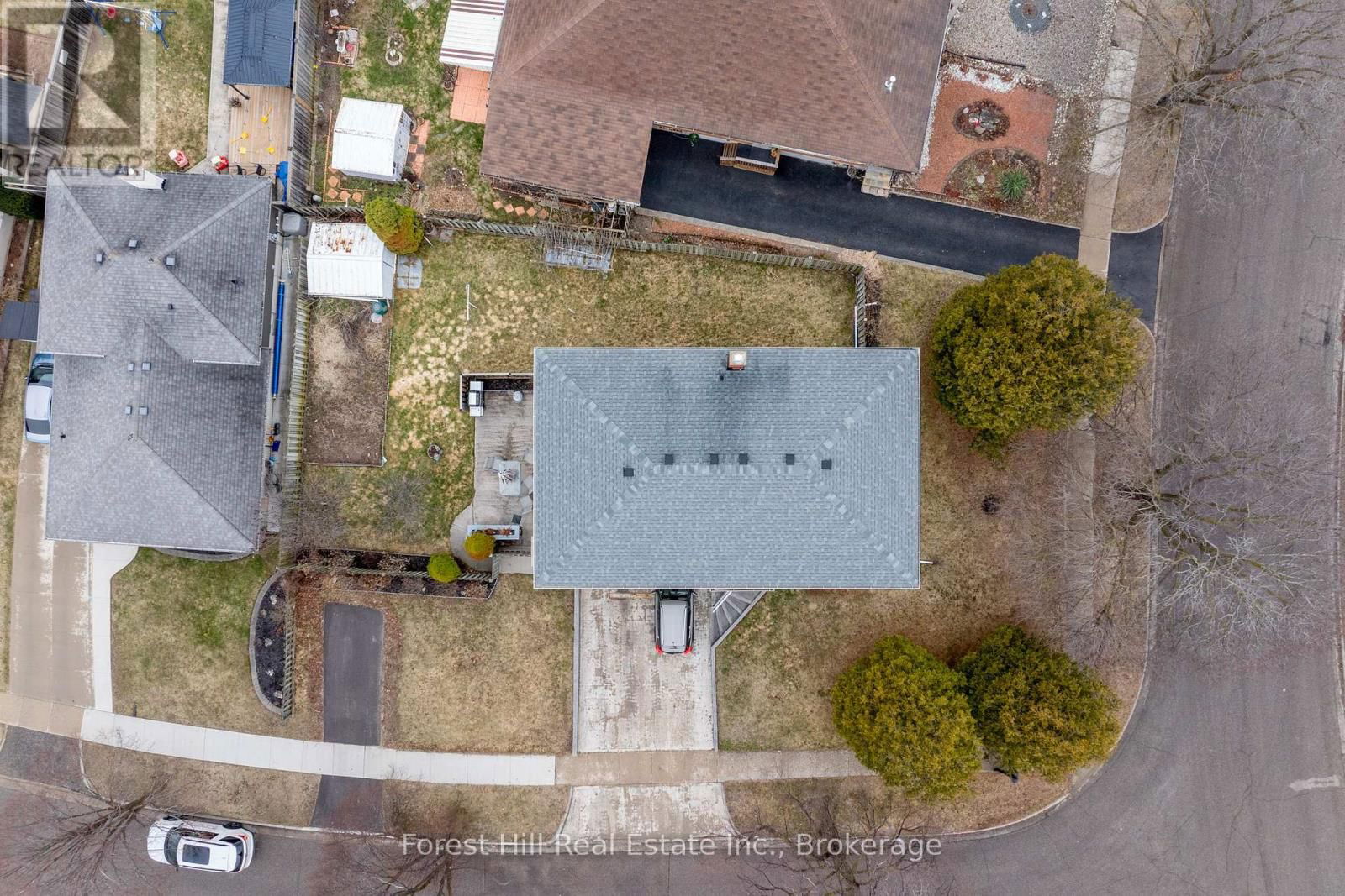 35 SHAFTSBURY DRIVE Image 35