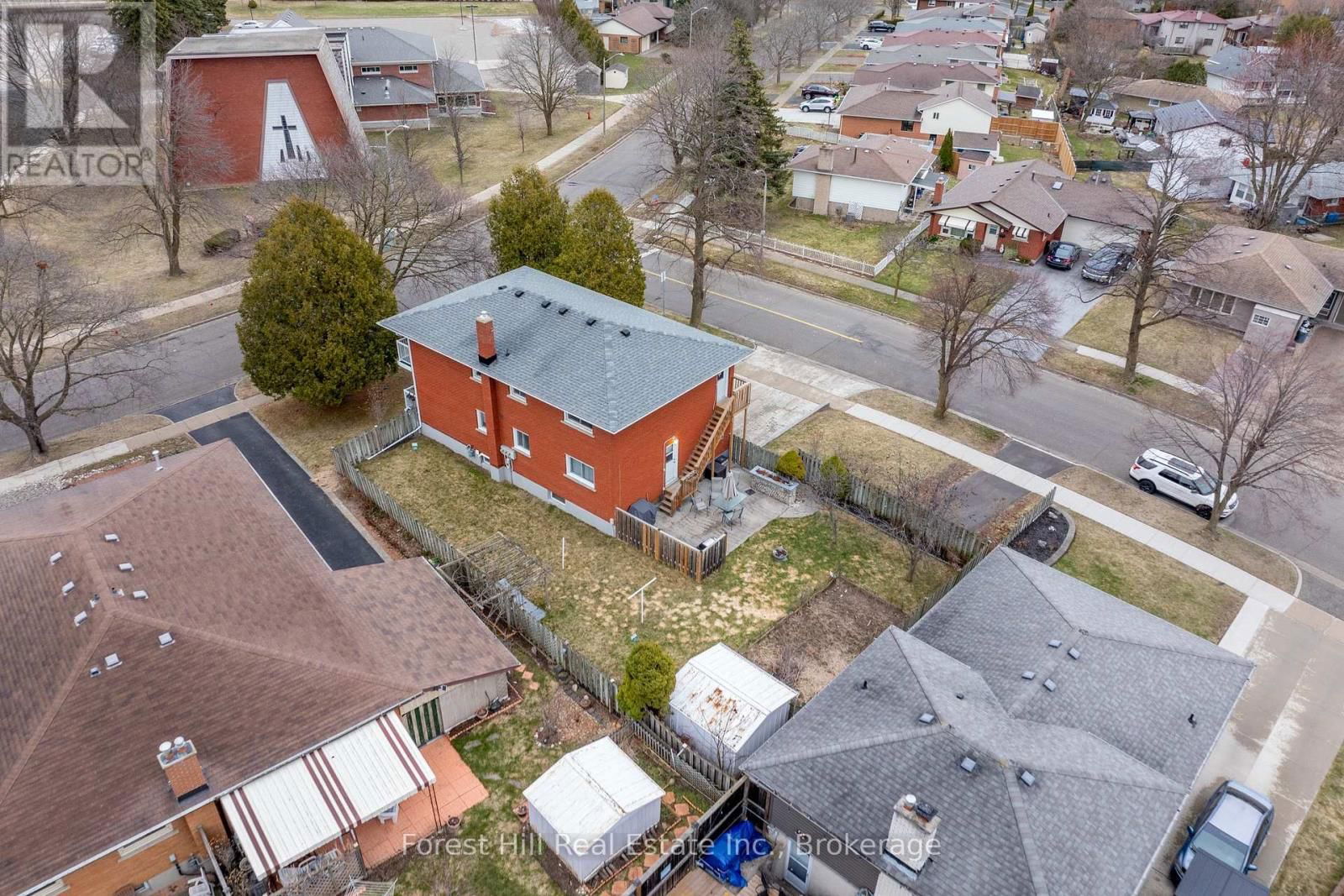 35 SHAFTSBURY DRIVE Image 37
