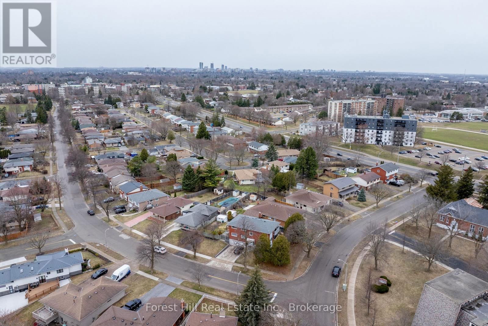 35 SHAFTSBURY DRIVE Image 39