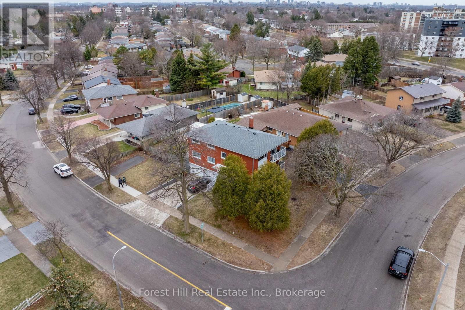 35 SHAFTSBURY DRIVE Image 6