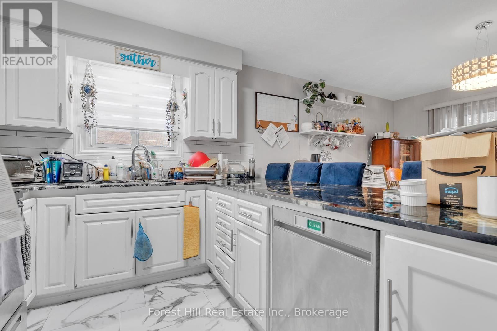 35 SHAFTSBURY DRIVE Image 7